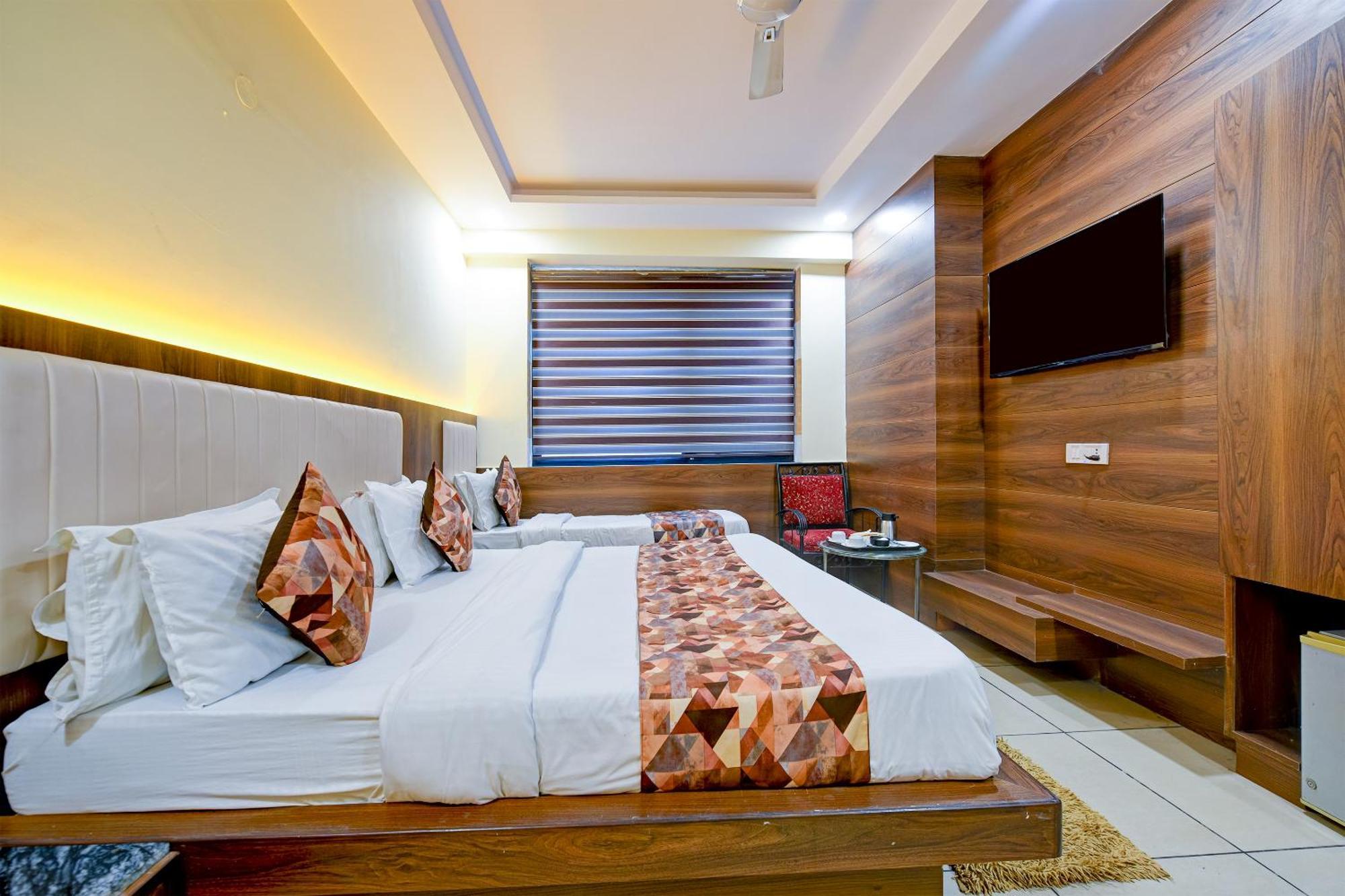 Hotel Le Grand - Walk-In From Rk Ashram Metro Station Nova Deli Exterior foto